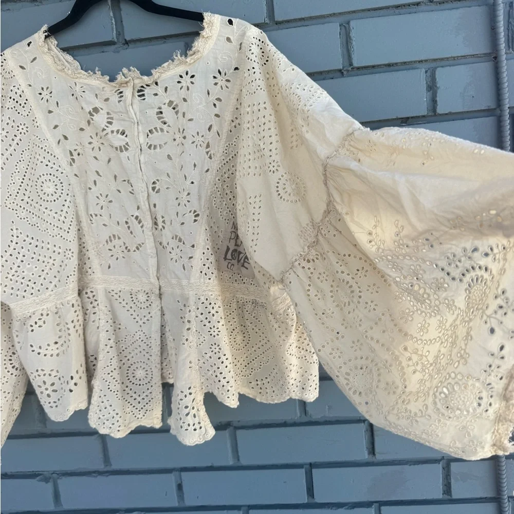 Magnolia Pearl Eyelit Selah Blouse NWOT - Picture 11 of 16